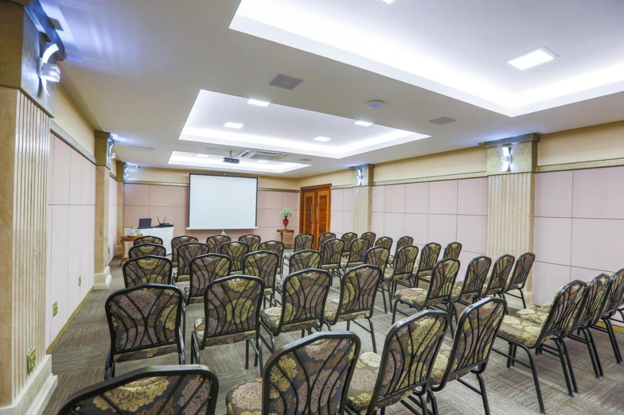 Golden Lis Hotel Boutique ゴイアニア エクステリア 写真 A meeting room at the hotel