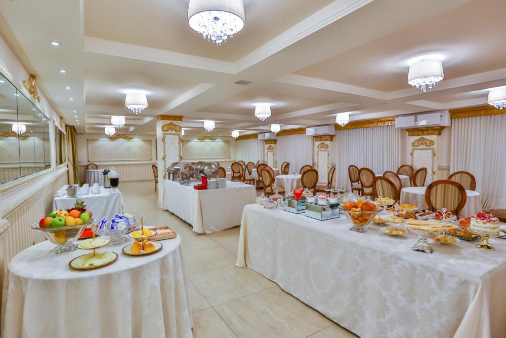Golden Lis Hotel Boutique ゴイアニア エクステリア 写真 A buffet